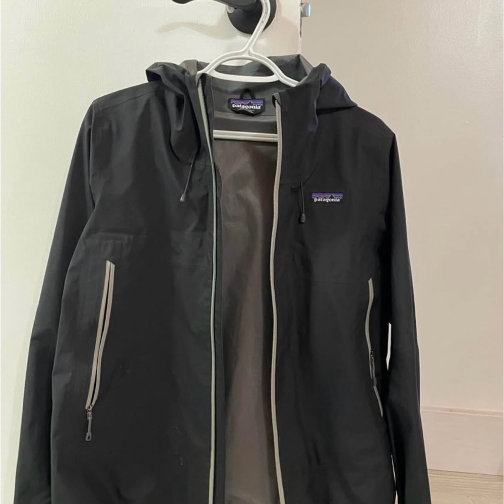 Patagonia women’s Black rain Jacket